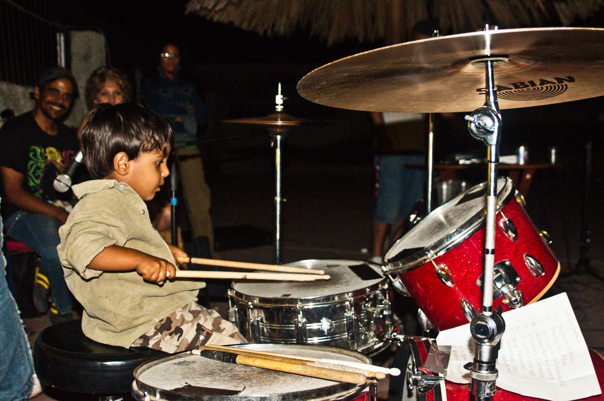 Solidarity Rock Group Show